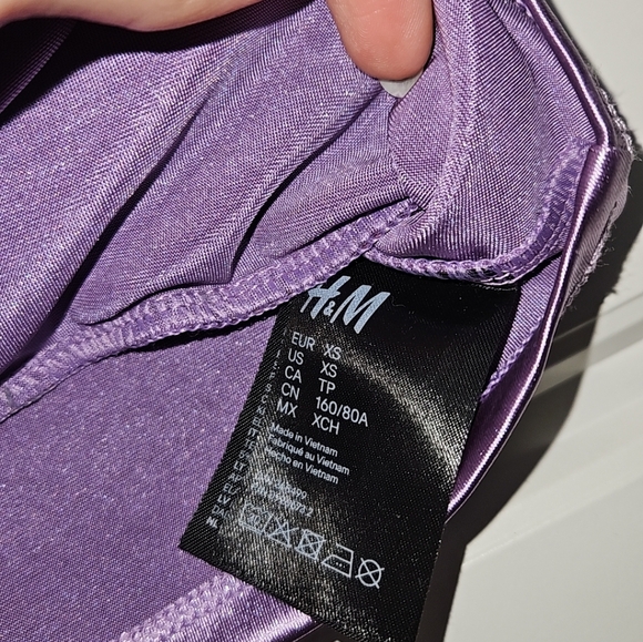 H&M Divided Cropped Tank - Picture 3 of 3